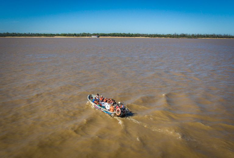 Por impago de alimentos, la Justicia prohibió a un padre cruzar, amarrar y acampar en playas e islas del Paraná