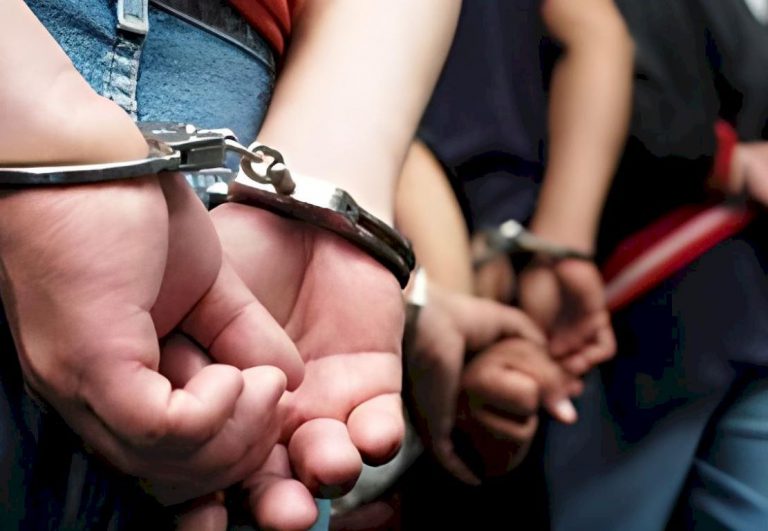 Agresiones e insultos: un control de rutina terminó con dos detenidos en San Lorenzo