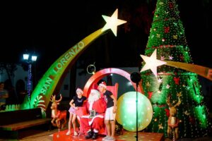 Una vez más, Papá Noel llega a San Lorenzo para fotografiarse con los niños