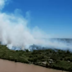 Bomberos Zapadores se suman al incendio en la Isla de Los Mástiles