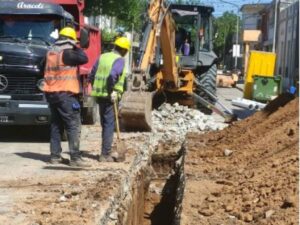 Por obras de Aguas Santafesinas se encuentra cortada San Juan al 600