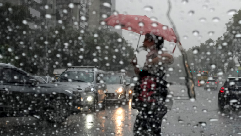 Viernes feriado caluroso y fin de semana con tormentas