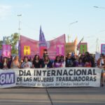 Con consignas contra el gobierno nacional y provincial, mujeres marcharon en San Lorenzo por el 8 M