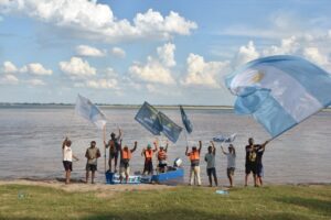 Comenzó la travesía a remo que une Formosa con Rosario en defensa del Paraná