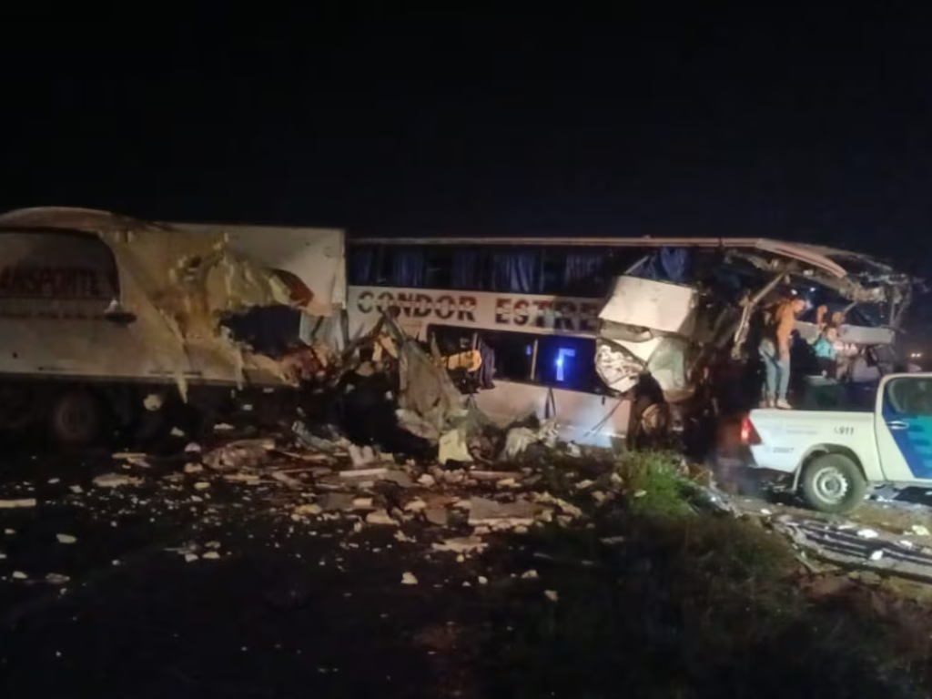 Accidente fatal entre camión y micro en la Ruta 3, San Miguel del Monte, dejando 4 muertos