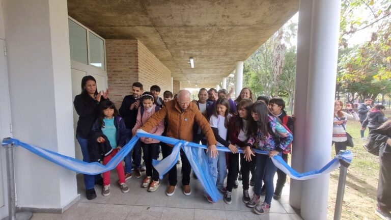 De Grandis inauguró las obras de ampliación del anexo de la Escuela Secundaria Orientada (AESO) N°1328