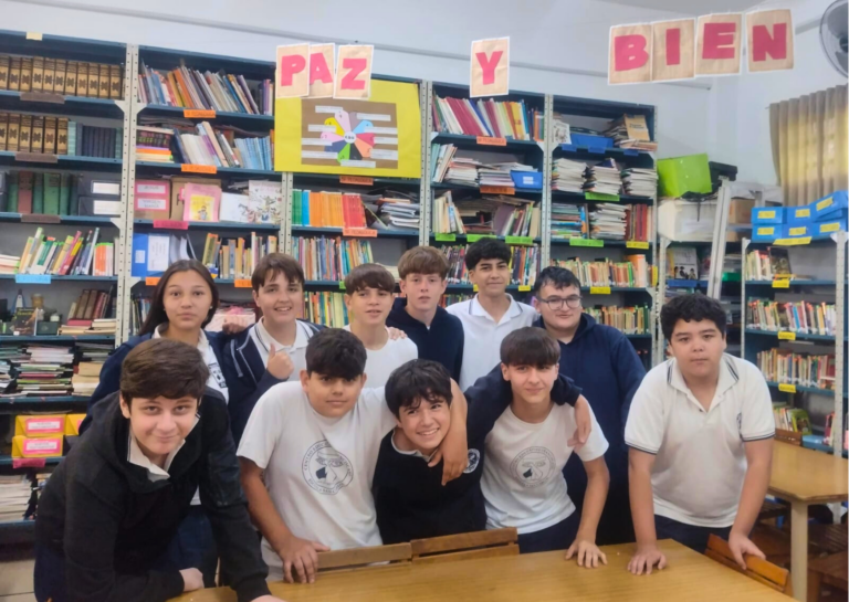 Diez estudiantes, un sueño y un libro: del aula al papel con historias que inspiran
