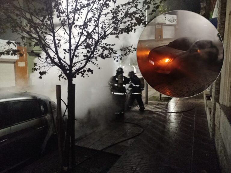 Dos vehículos se incendiaron en Belgrano al 600