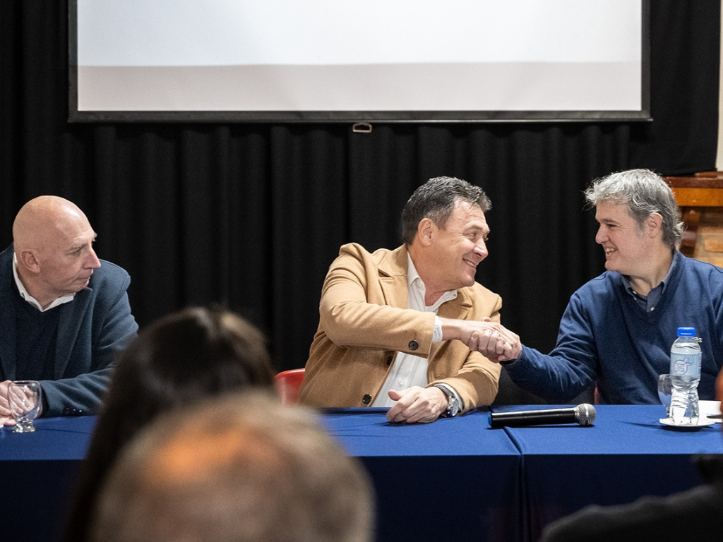 Firma del convenio entre la Municipalidad de San Lorenzo y Express por internet gratis a instituciones.