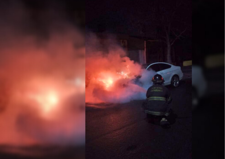 Incendio destruyó un auto de alta gama en San Lorenzo