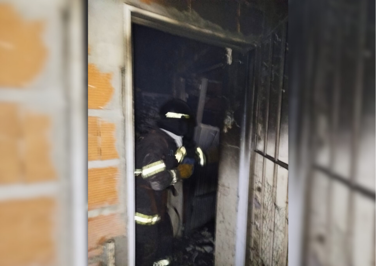 Incendio intencional en San Lorenzo: detienen al propietario en aparente estado de ebriedad
