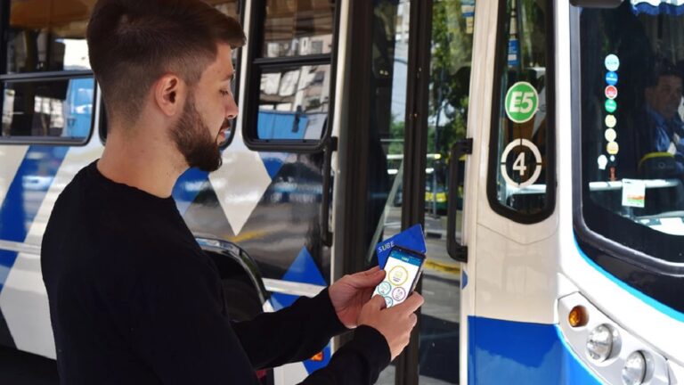 En Rosario ya se puede pagar el boleto de colectivo con tarjeta y código QR