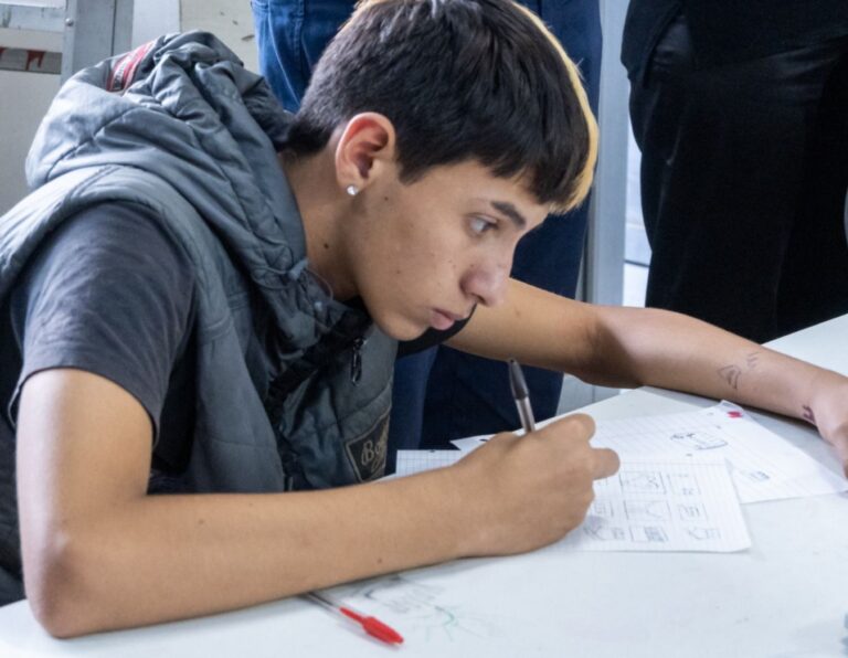 Programa “Quedate”: está abierta la inscripción a las tutorías virtuales para finalizar la Secundaria