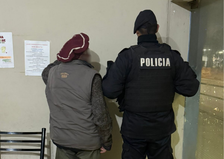 Puerto San Martín: un hombre de 85 años disparó contra la casa de una mujer tras una discusión y fue detenido