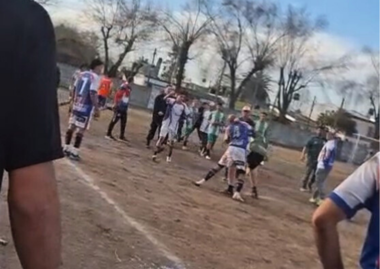 Violencia en el clásico beltranense: peleas, balas de goma y un final caótico tras el triunfo de Beltrán FC