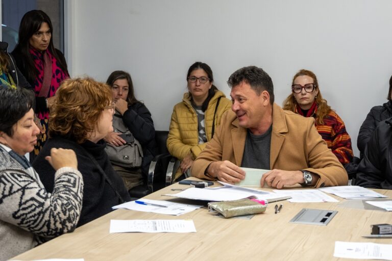 FAE: la Municipalidad de San Lorenzo entregó 90 millones de pesos a escuelas de la ciudad