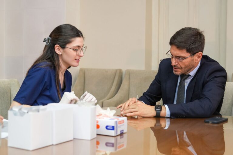 Santa Fe puso en marcha los narcotest a las fuerzas de seguridad y Pullaro se realizó el primero