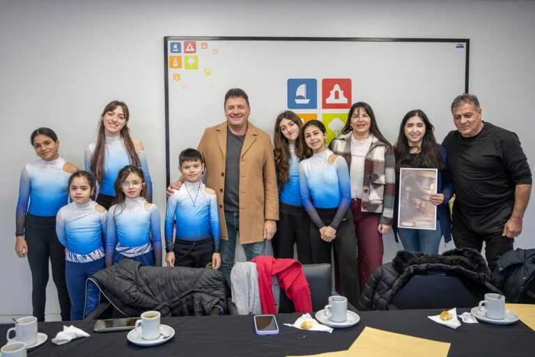 El intendente Raimundo entregó reconocimientos al equipo de Patín Competición, que se destaca a nivel regional