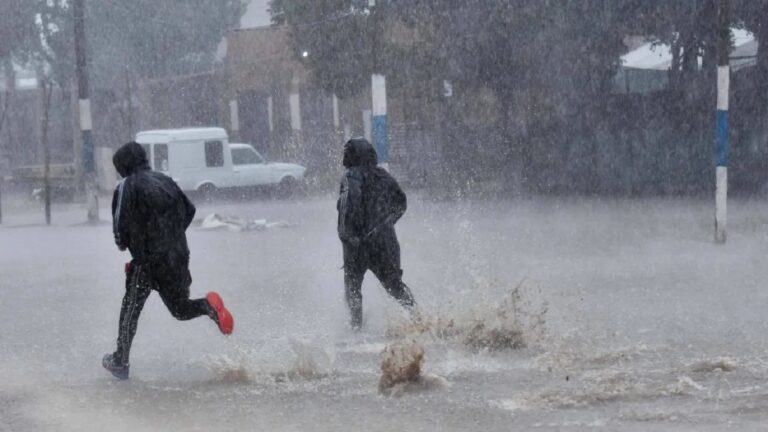Alerta naranja por tormentas fuertes: el SMN advierte lluvias intensas y ráfagas en la región
