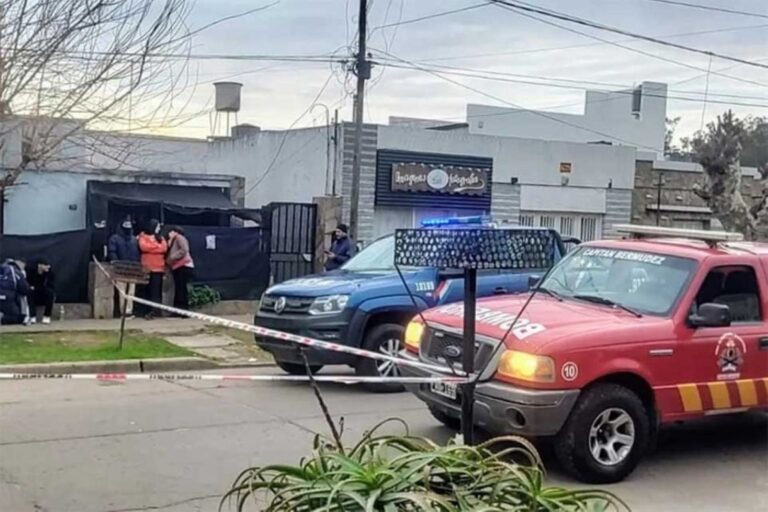 Tragedia en Capitán Bermúdez: el incendio que cobró dos vidas habría comenzado por una estufa cerca de ropa colgada