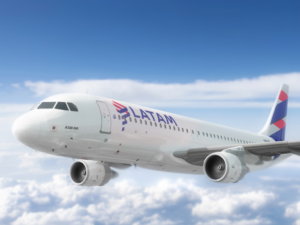 Latam Airlines avión operando la ruta Buenos Aires Miami sin escalas