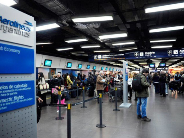 Levantan el paro: controladores tras arreglo con el Gobierno