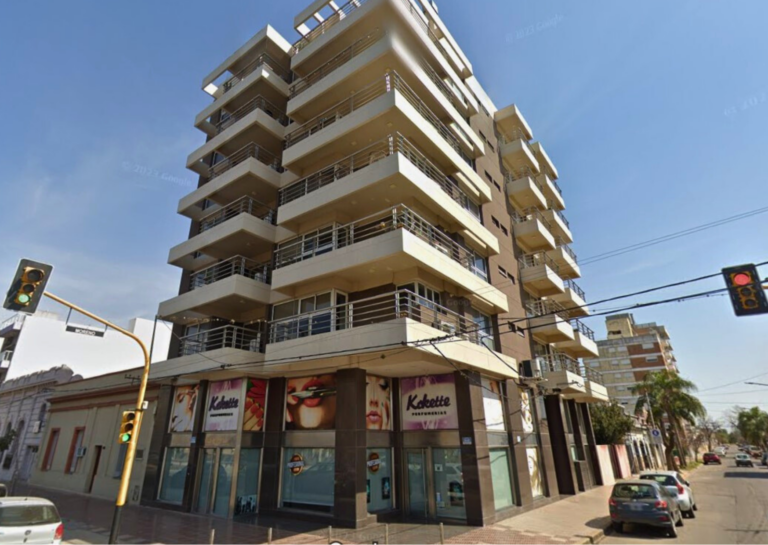 Está en estado critico el hombre que cayó del tercer piso de un edificio en San Lorenzo