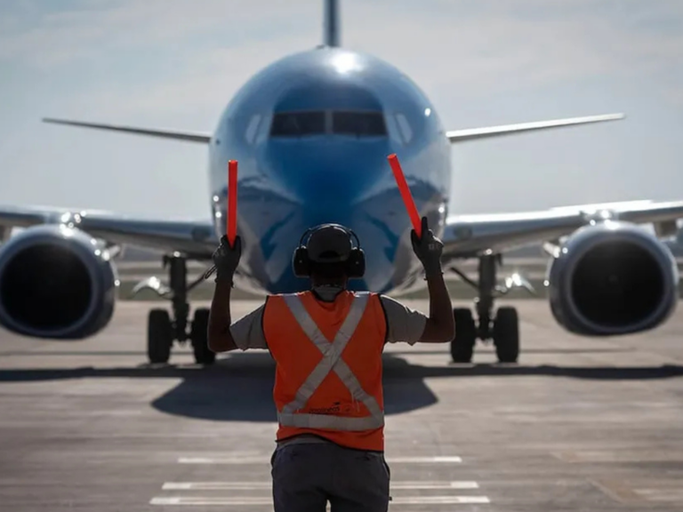 Paro de controladores aéreos: por falta de aumentos salariales