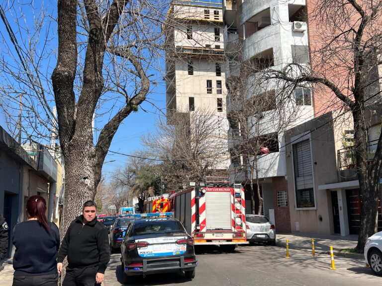 Tragedia en San Lorenzo: cuatro operarios fallecidos y un herido grave tras la caída de un montacargas