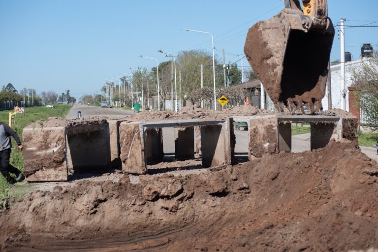 Timbúes avanza con la obra de desagües en barrio Gauchito Gil