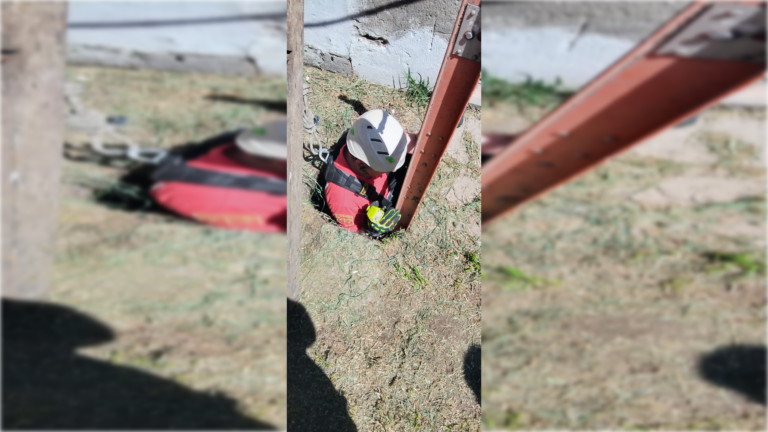 Bomberos rescatan a perro que había caído en un pozo de 5 metros de profundidad en San Lorenzo