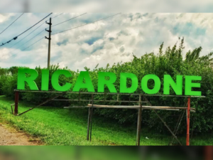 Intersección de calles Villata y San Lorenzo en Ricardone, donde ocurrió un accidente fatal entre una motocicleta y un camión regador.