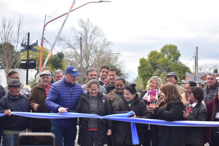 De Grandis inauguró la apertura del paso a nivel de calle Sarmiento