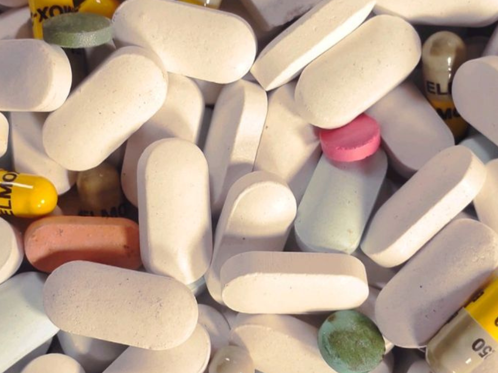Clausuran laboratorio: pastillas de ibuprofeno, paracetamol y antibióticos en riesgo sanitario en Buenos Aires”