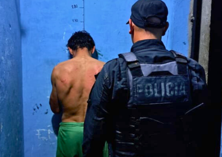 Fray Luis Beltrán: detuvieron a un joven tras intentar robar en una escuela y resistirse a la policía