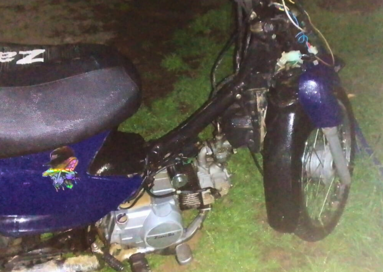 Susto por el incendio de una moto en una peluquería de San Lorenzo