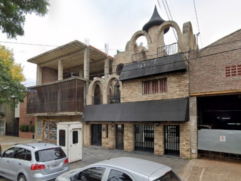 Violencia en el hotel: su pareja la atacó con cuchillos y fue detenido