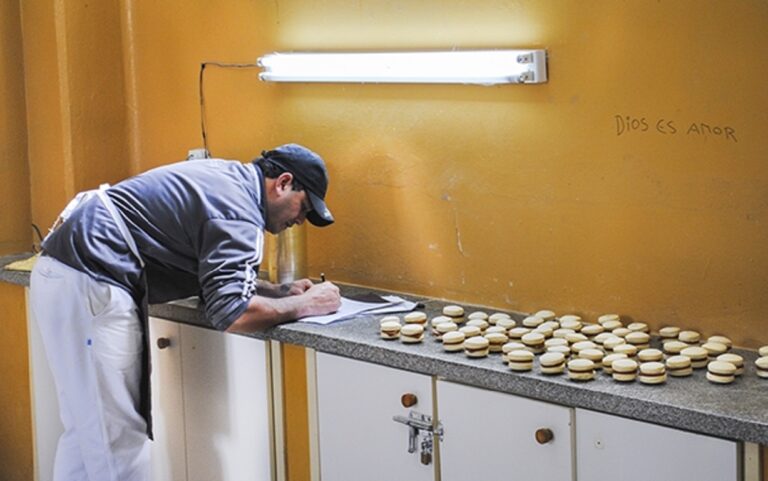 Santa Fe moderniza su política penitenciaria para que los presos produzcan más en los talleres carcelarios