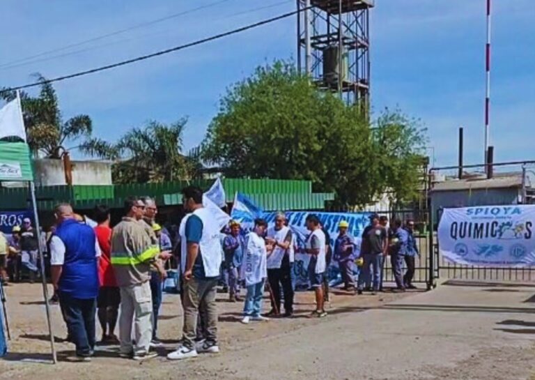 Trabajadores de planta de residuos peligrosos protestan en IDM: exigen habilitaciones para trabajar y salarios completos