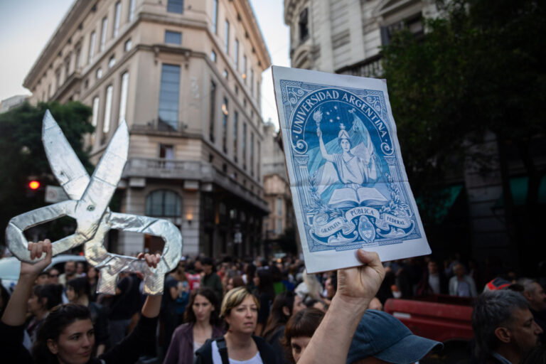 Paro y jornada de lucha en la UNR contra el veto a la Ley de Financiamiento Universitario