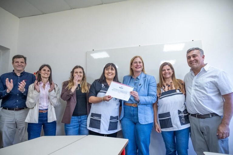 Scaglia y Fiorenza recorrieron las nuevas aulas de la Escuela Campo Mateo