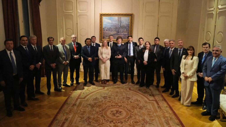 Milei reunió a 20 gobernadores en la Casa Rosada y pidió apoyo para las reformas y el Presupuesto 2026