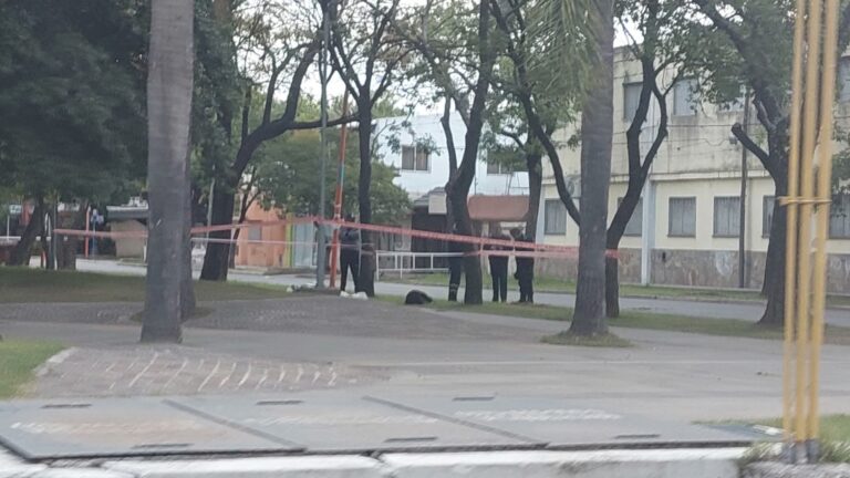 Tragedia en Puerto General San Martín: un hombre murió tras descompensarse en la vía pública