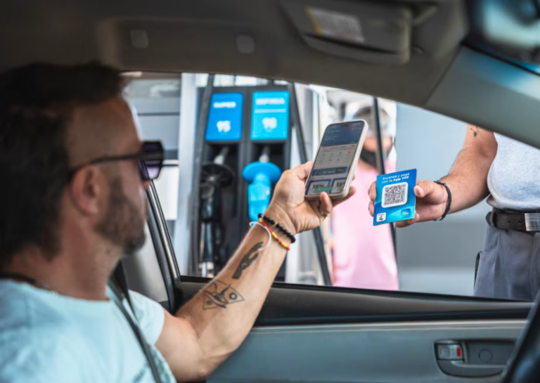 Volvió a aumentar la nafta y la premium ya supera los $ 2000 por litro