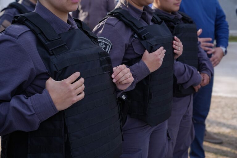 Provincia comprará 3.000 pistolas semiautomáticas y 11.800 chalecos antibala
