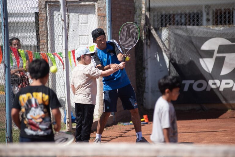 Timbúes celebró el Primer Encuentro Deportivo y Recreativo de Tenis en el Club Sarmiento