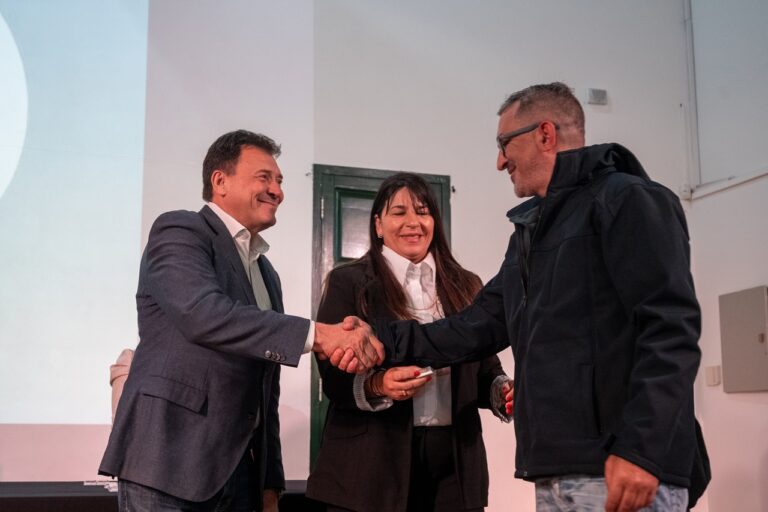 El intendente Raimundo distinguió a trabajadores municipales con extensas trayectorias