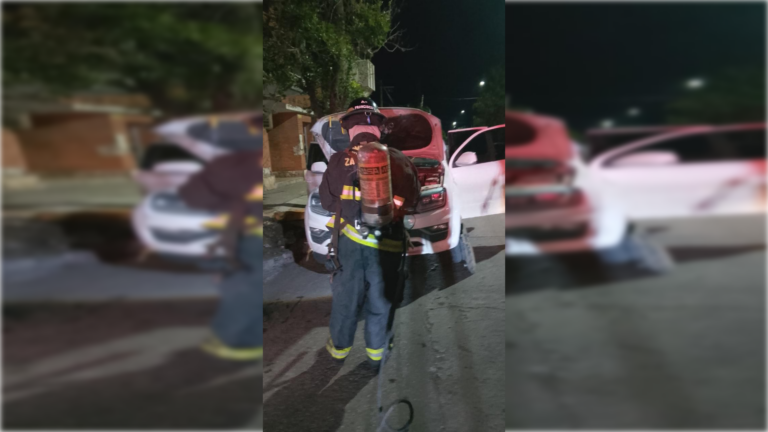 Susto por el incendio de una camioneta Amarok