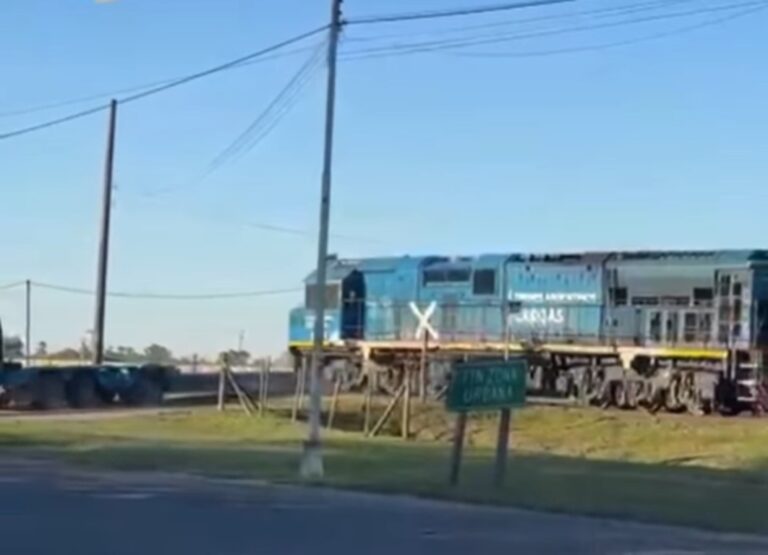 Un tren y un camión colisionaron en Maciel