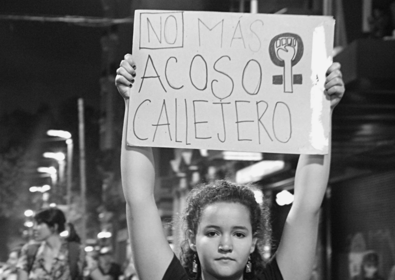 Denuncian acoso y abuso en plena vía pública en San Lorenzo